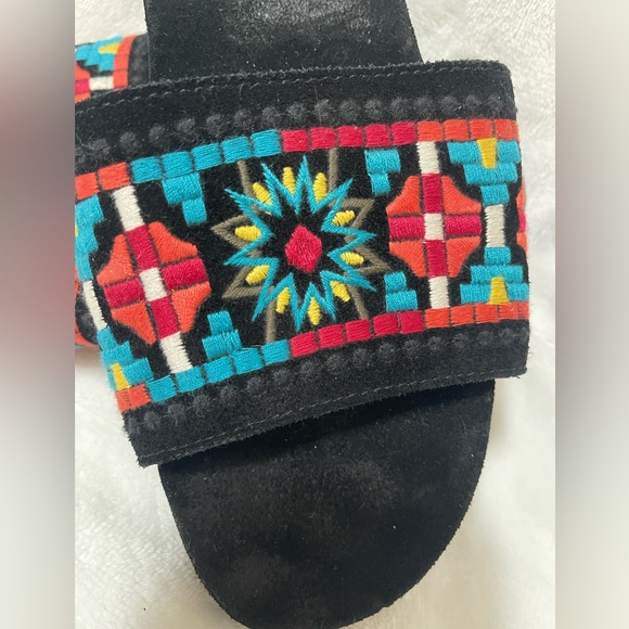 Johnny Was Black Sandals with Multicolor Embroidery Size 6 - Picture 2 of 4